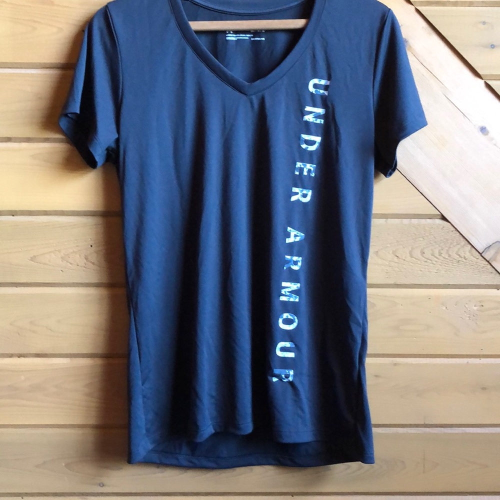 Woman’s UA V neck t shirt